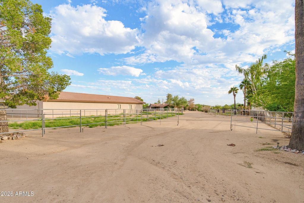 1302 E MADDOCK Road, Phoenix, AZ 85086 — photo 4
