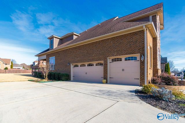 123 Forest Ridge Drive, Huntsville, AL 35806