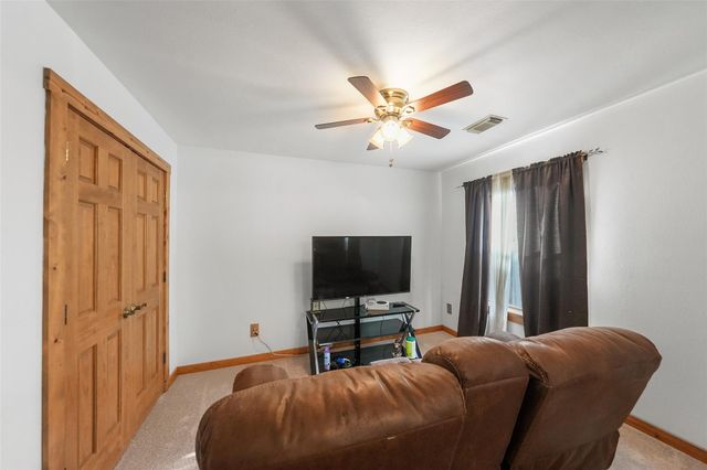 929 N Rivershire Drive, Conroe, TX 77304