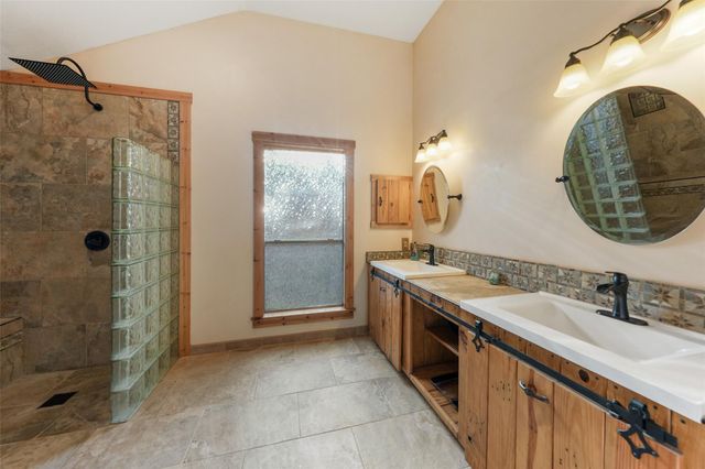 929 N Rivershire Drive, Conroe, TX 77304