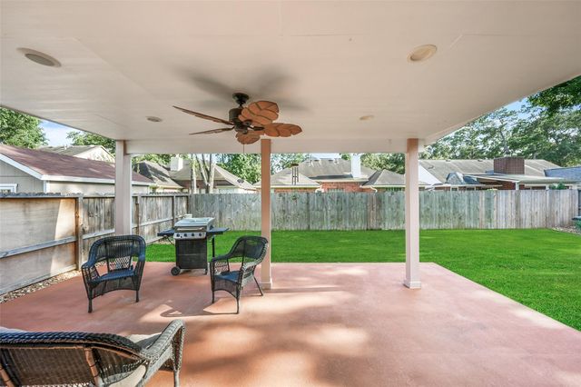 929 N Rivershire Drive, Conroe, TX 77304