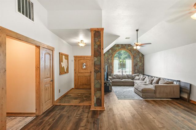 929 N Rivershire Drive, Conroe, TX 77304