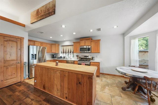 929 N Rivershire Drive, Conroe, TX 77304