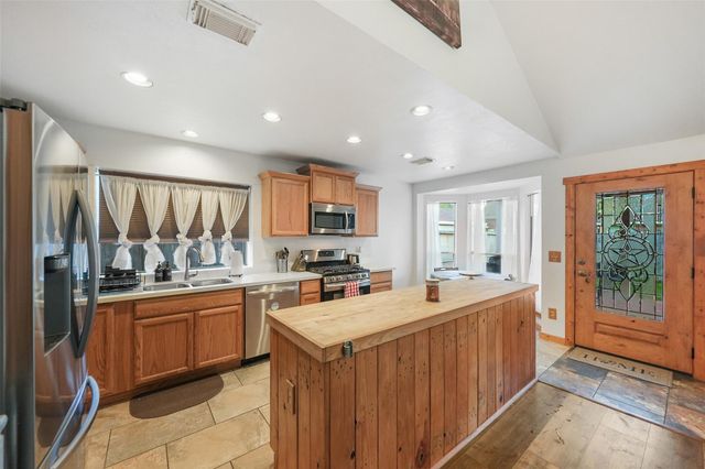 929 N Rivershire Drive, Conroe, TX 77304