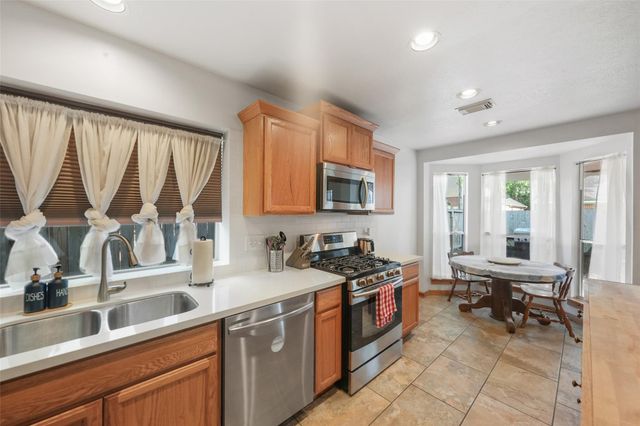 929 N Rivershire Drive, Conroe, TX 77304