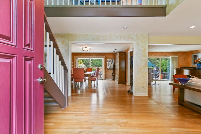8 Hedgerow Common, Weston, CT 06883