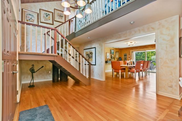 8 Hedgerow Common, Weston, CT 06883