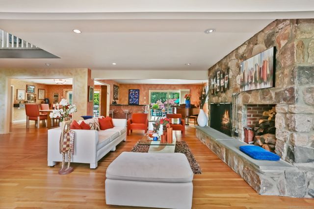 8 Hedgerow Common, Weston, CT 06883