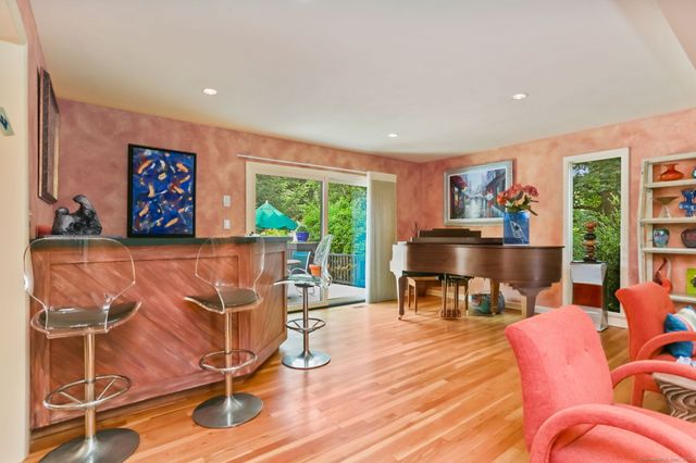 8 Hedgerow Common, Weston, CT 06883