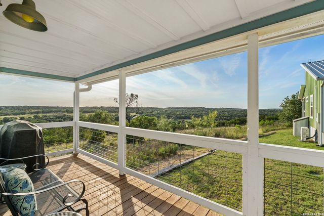 365 Billy Sisson Dr, Johnson City, TX 78636