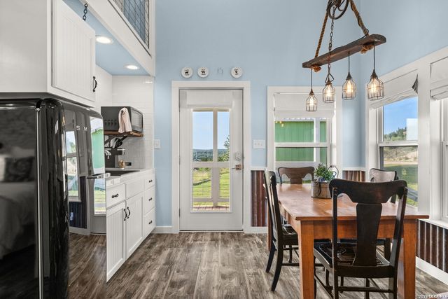 365 Billy Sisson Dr, Johnson City, TX 78636