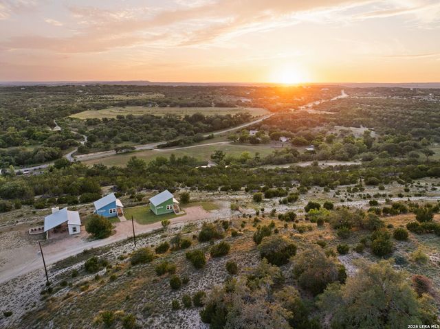 365 Billy Sisson Dr, Johnson City, TX 78636