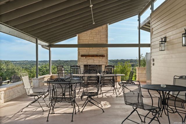 365 Billy Sisson Dr, Johnson City, TX 78636