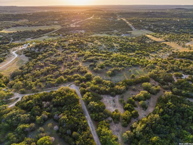 365 Billy Sisson Dr, Johnson City, TX 78636