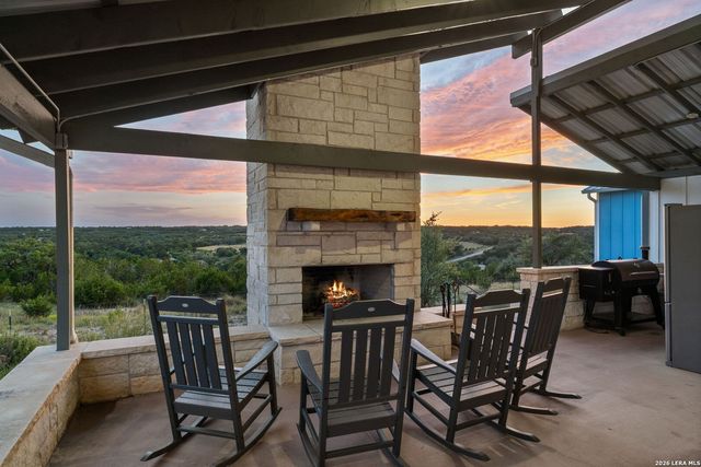 365 Billy Sisson Dr, Johnson City, TX 78636