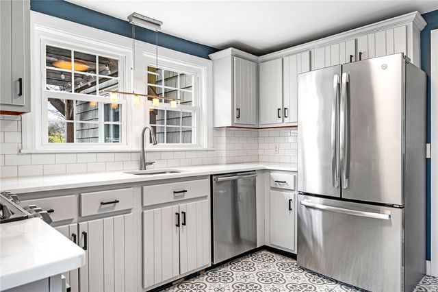 28 Rosegarden Street, Warwick, RI 02888