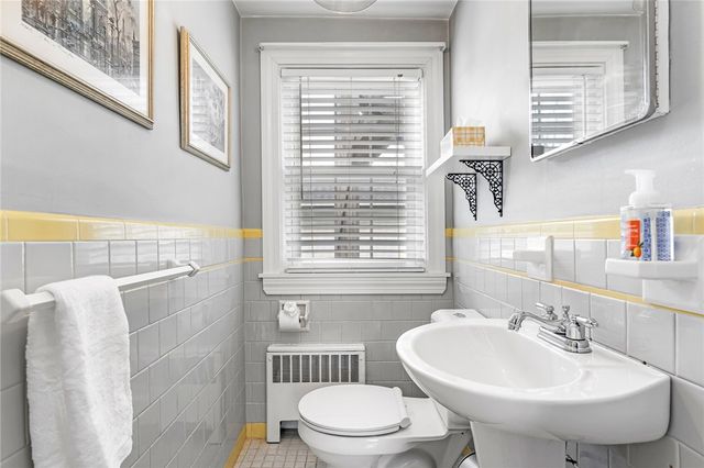 28 Rosegarden Street, Warwick, RI 02888