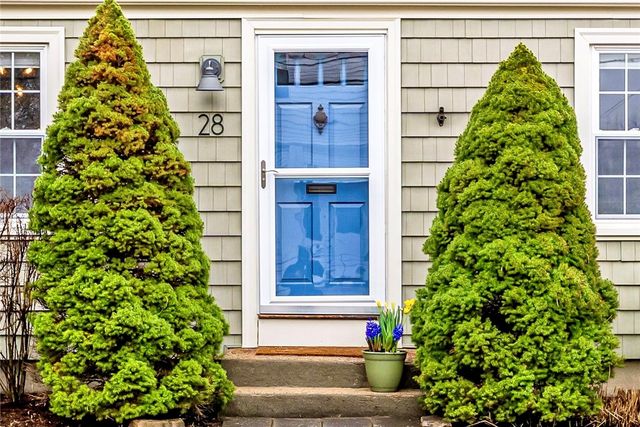28 Rosegarden Street, Warwick, RI 02888