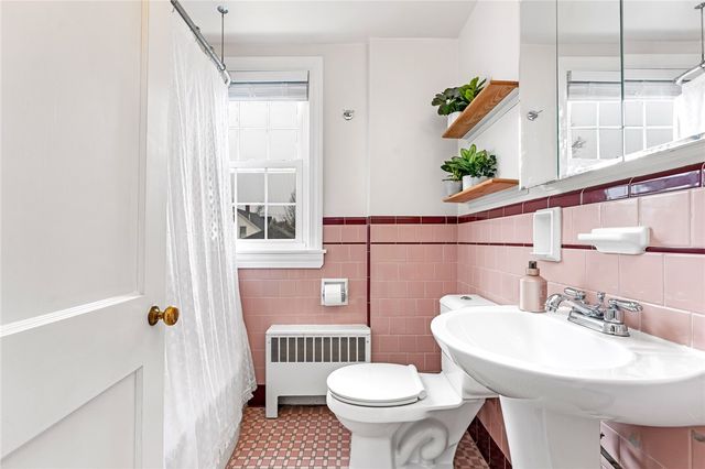 28 Rosegarden Street, Warwick, RI 02888