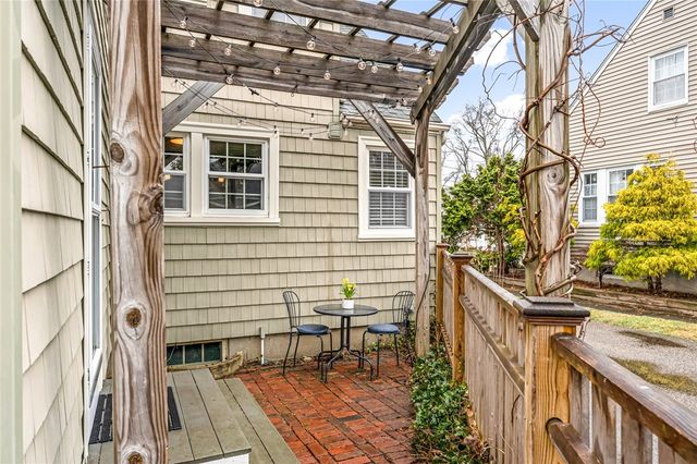 28 Rosegarden Street, Warwick, RI 02888