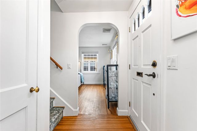 28 Rosegarden Street, Warwick, RI 02888