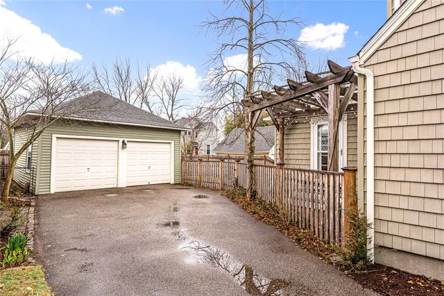 28 Rosegarden Street, Warwick, RI 02888