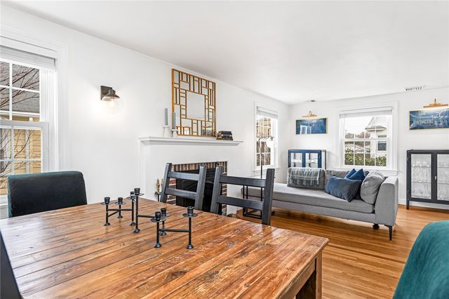 28 Rosegarden Street, Warwick, RI 02888