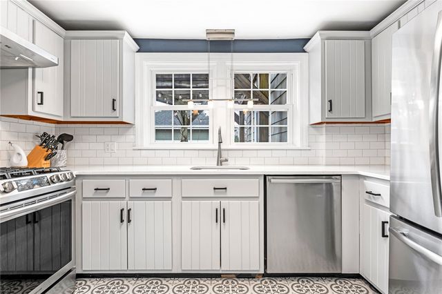 28 Rosegarden Street, Warwick, RI 02888