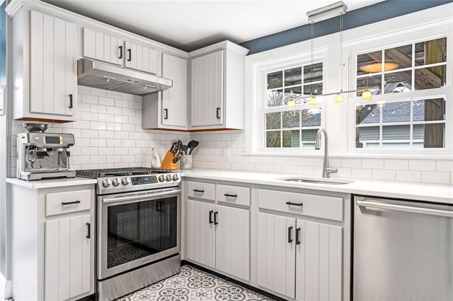 28 Rosegarden Street, Warwick, RI 02888