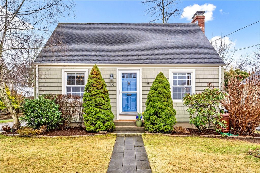 28 Rosegarden Street, Warwick, RI 02888