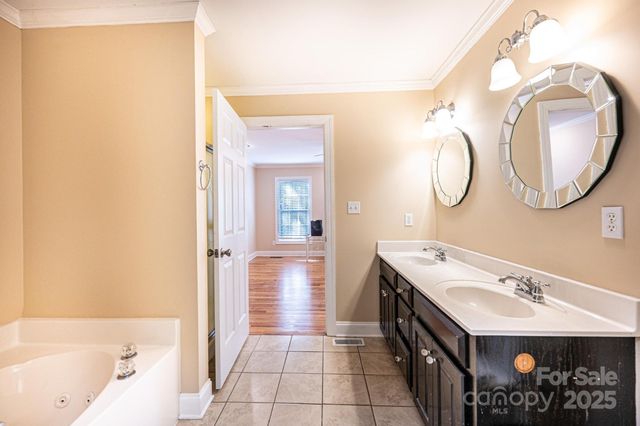 1436 20th Avenue Place NE, Hickory, NC 28601