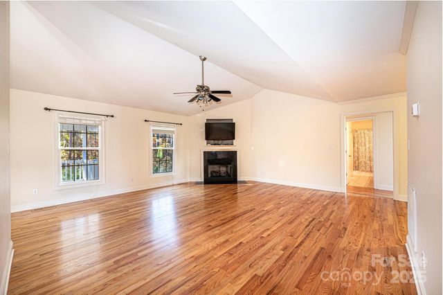 1436 20th Avenue Place NE, Hickory, NC 28601