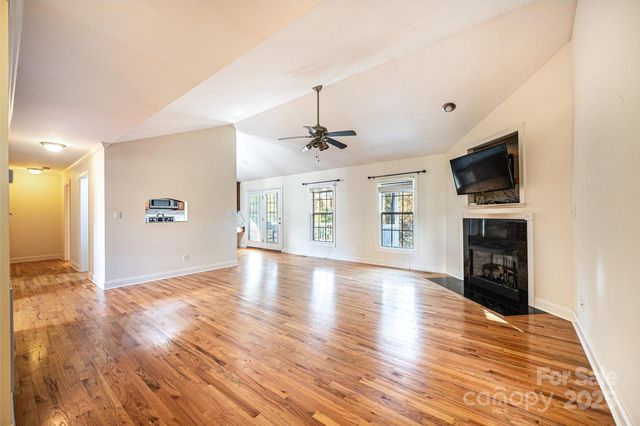 1436 20th Avenue Place NE, Hickory, NC 28601