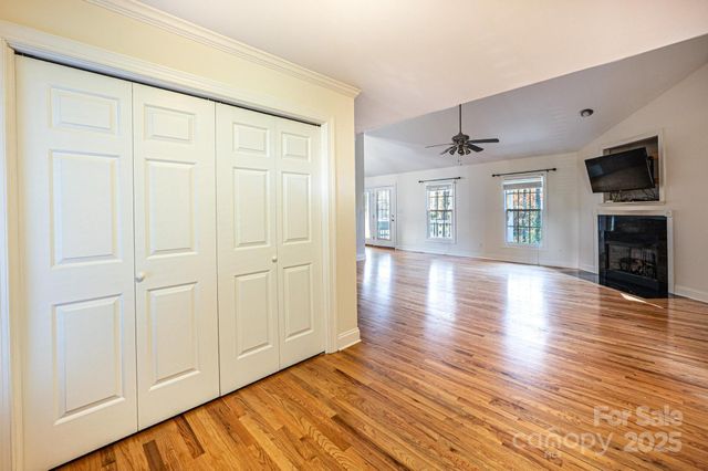 1436 20th Avenue Place NE, Hickory, NC 28601