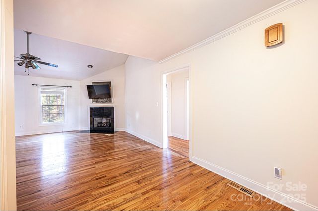 1436 20th Avenue Place NE, Hickory, NC 28601