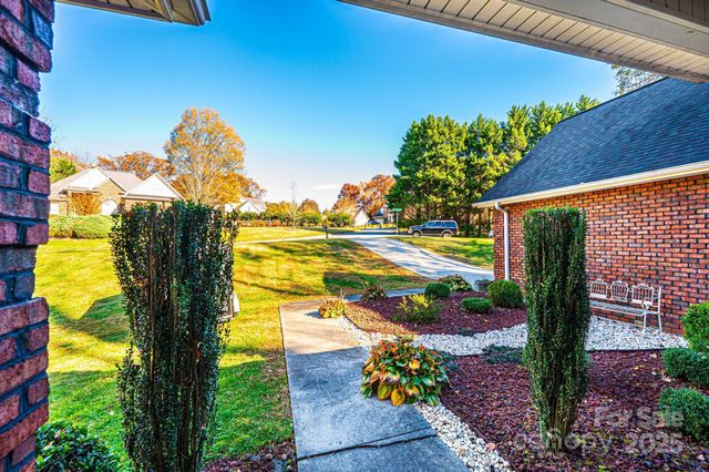 1436 20th Avenue Place NE, Hickory, NC 28601