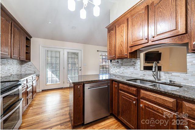 1436 20th Avenue Place NE, Hickory, NC 28601