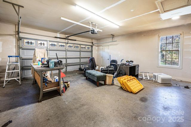 1436 20th Avenue Place NE, Hickory, NC 28601