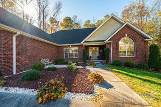 1436 20th Avenue Place NE, Hickory, NC 28601