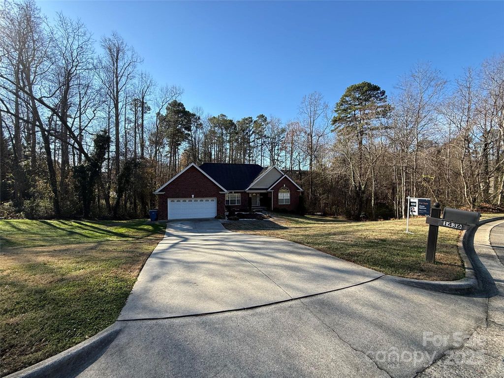 1436 20th Avenue Place NE, Hickory, NC 28601