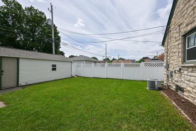 1629 Minnesota AVENUE, South Milwaukee, WI 53172