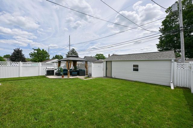 1629 Minnesota AVENUE, South Milwaukee, WI 53172
