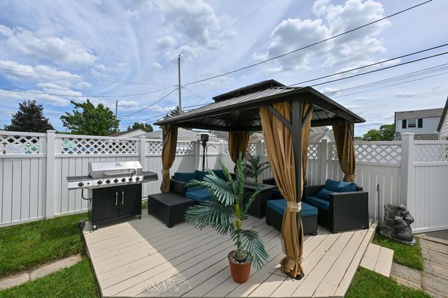 1629 Minnesota AVENUE, South Milwaukee, WI 53172