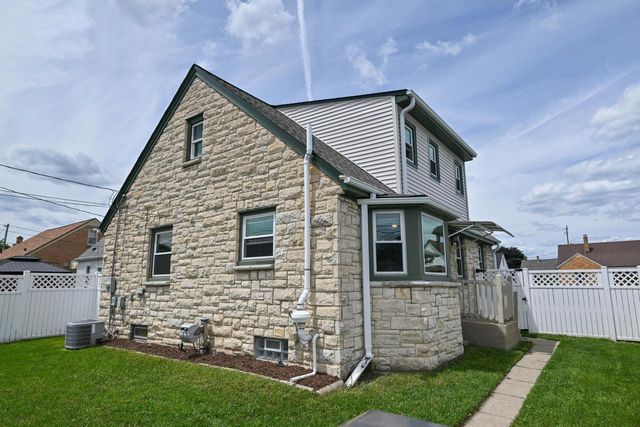 1629 Minnesota AVENUE, South Milwaukee, WI 53172