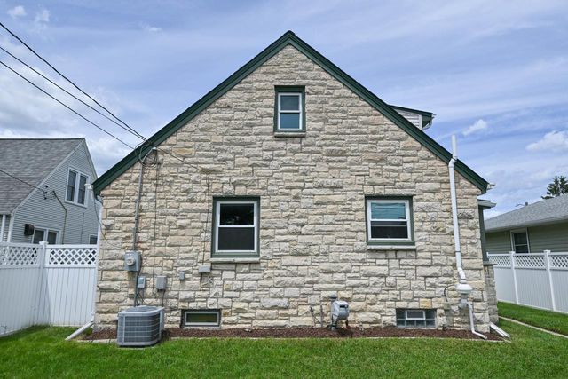 1629 Minnesota AVENUE, South Milwaukee, WI 53172