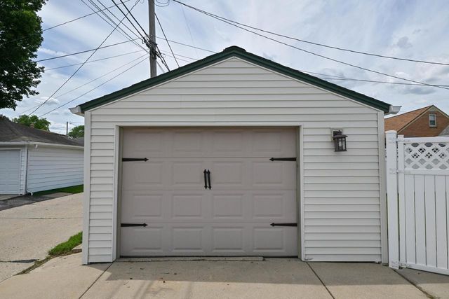 1629 Minnesota AVENUE, South Milwaukee, WI 53172