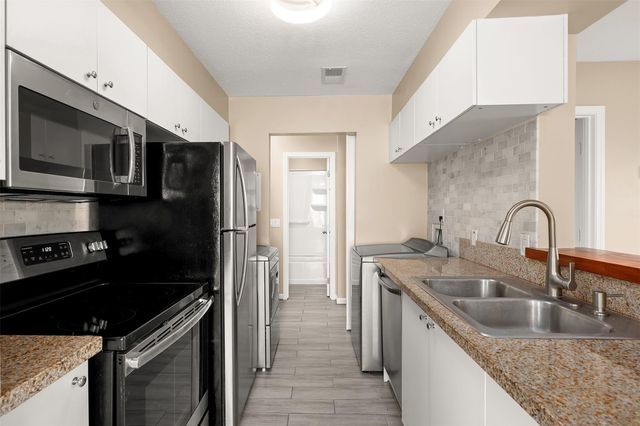 15534 Zabolio Drive 130, Webster, TX 77598