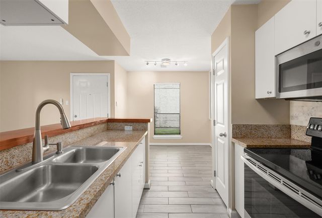 15534 Zabolio Drive 130, Webster, TX 77598