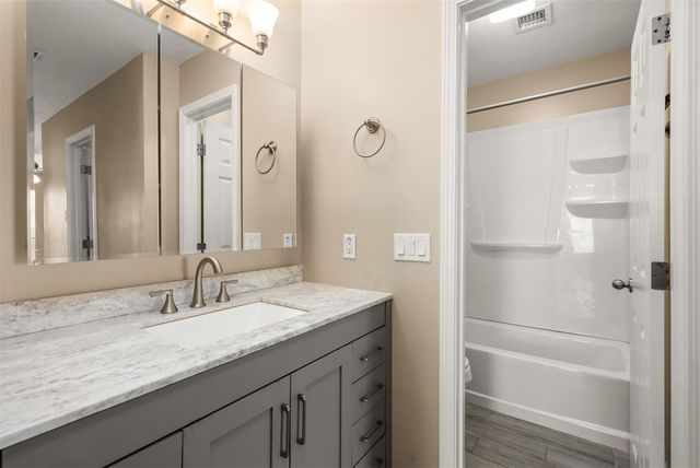 15534 Zabolio Drive 130, Webster, TX 77598