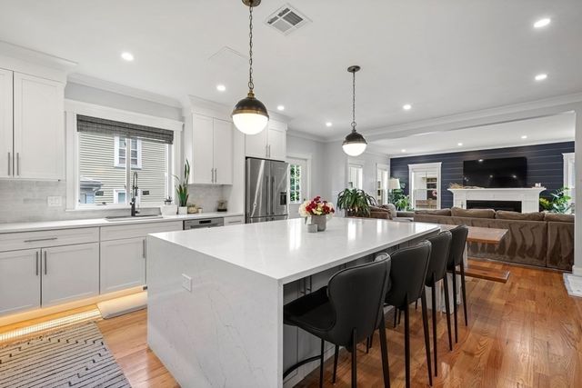99 Crafts Street 99, Newton, MA 02458